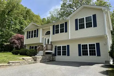 Image de Don't miss this newly remodeled beach getaway with central A/C