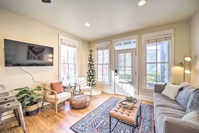 Image de Carlton Landing Home: Walk to Lake & Parks!