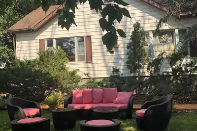 Image de Free self serve breakfast. 12 mins to Usa border/26 mins to Writing on Stone.