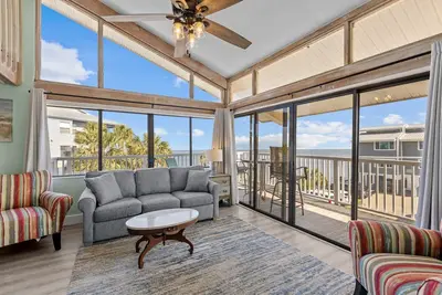 Image de Corner View at Cedar Cove