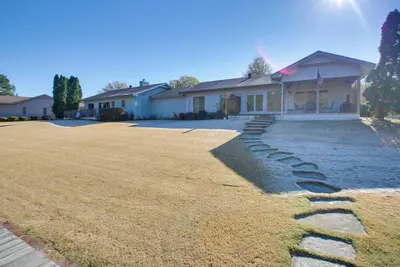 Image de Lake Balboa Access: Home w/ Dock & Yard