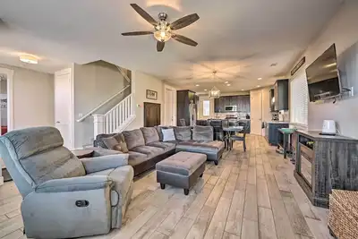 Image de Spacious Flagstaff Home w/ Fenced Yard & Grill!