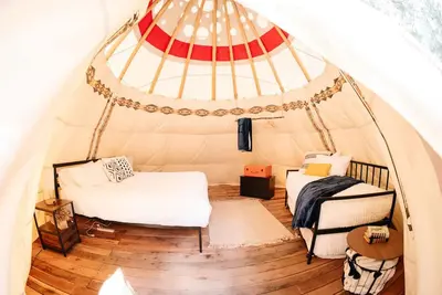 Image de Yellowstone Luxury Tipi sleeps 4, 1 king + 2 twins