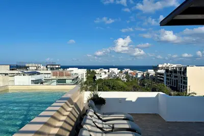 Image de New building, 7 min walk to beach and steps from famous 5th ave