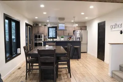 Image de This house is a 5 bedroom(s), 3. 5 bathrooms, located in Lead, Sd.