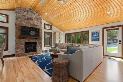Image de Modern 5bd Cabin, Fire Pit, Fenced Yard, Breezy Point