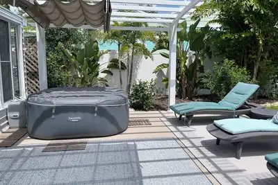 Image de Quiet beach cottage with Spa near Anna Maria Island and Img, downtown