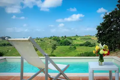 Image de Maison de vacances privée avec bain à remous, piscine, Wifi, climatisation, Tv, patio