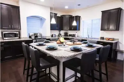 Image de 21 Beds-Spacious luxury home-Over 5200sf 4 levels