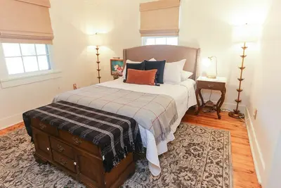 Cottage in Downtown Franklin. Kid and pet friendly!