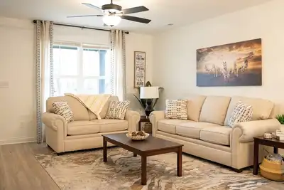 Image de Townhouse mins to UofL & Churchill Downs/hot tub