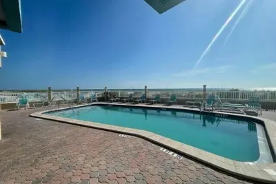 Image de Beautiful Sunsets And Easy Beach Access!