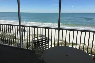 Image de Fall into Autumn with nightly sunsets at this beautiful beachside unit!