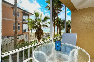 Image de Beachfront Bliss: Summer Getaway Perfect for Sun, Sand, and Relaxation!