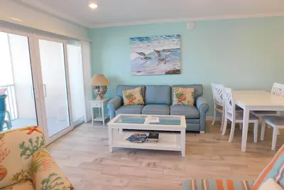 Image de Amazing beach views with even better sunsets and direct beach access!