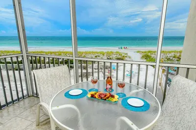 Image de Newly Remodeled Unit! Beautiful Sunset Views and Direct Beach Access!