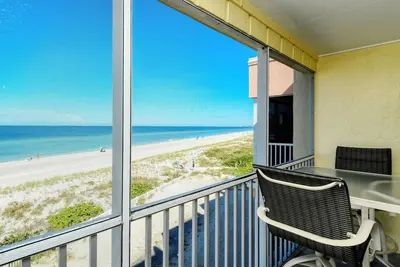 Image de Beautiful beachfront views! Direct beach access! Spend your holidays by the beach, call today and book Now!