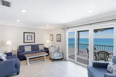 Image de Beachfront and Beautiful with Stunning Views! Fall and Winter Dates Available