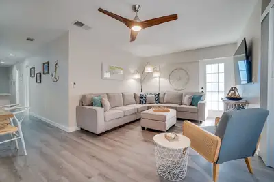 Image de Beautifully updated! Tranquil with a stunning Gulf view! !