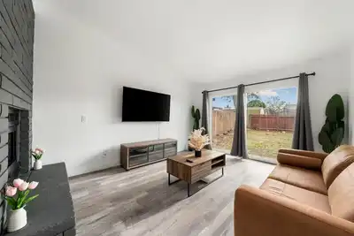 Image de Contemporary Modern Spacious 3br/2ba Near Smf