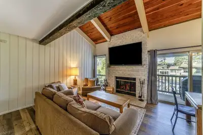Image de Walk to Canyon Lodge w/ Pool and Spa Access 573