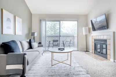 Image de Bright Foster City 2br w/ Gym, Pool & W/D, nr shops, by Blueground