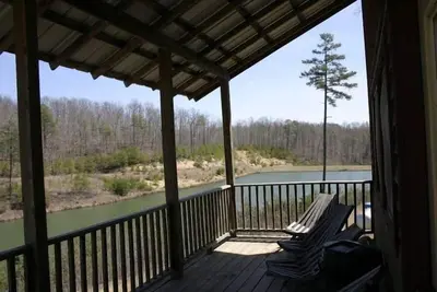 Image de Red Roof - Two story cabin Red Roof Cabin Lakefront