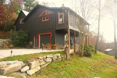 Image de Mountain home retreat with whirlpool tub, game room, koi pond room, 5 min to lake