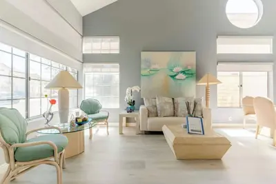 Image de Charming 3-bedroom home-The perfect home away from home & those relocating to Ca