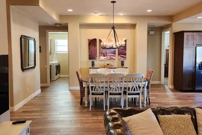 Image de Vacation home opens up directly to the heated pool and open park!