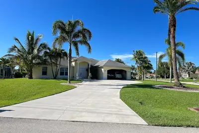 Image de Spacious Villa with outstanding southeast exposure and Gulf access