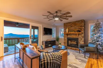 Image de Cozy Cub at Echota! Year Long Mountain Views, Access to Echota amenities