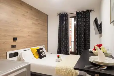 Image de Sunny Double Room with Bathroom Gran Via | R131