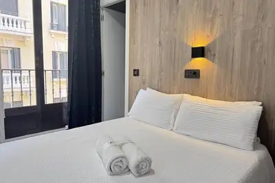 Image de Sunny Double Room with Bathroom Gran Via | R132