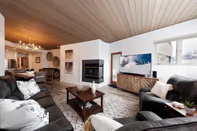 Image de Remodeled Eolus Ski in/Ski Out condo - Views - Deck