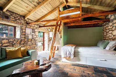 Image de Villa \"Nikos\" avec vue sur les montagnes, Wi-Fi et climatisation.