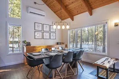 Updated Modern Style King Suite Pool/Tennis Access