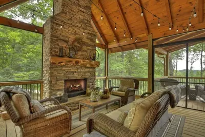 Image de Serene Nature Retreat | 360° Views | Patio | Hot Tub
