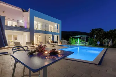 Image de Villa Sophie - Trois Chambres Villa, Couchages 7