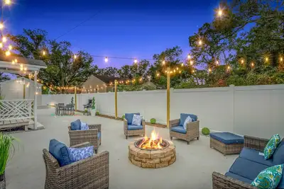 Image de King bd / Charming 2 story cottage w/ Private Yard