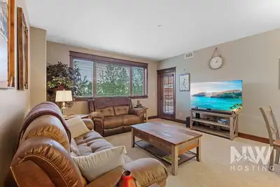 Image de Riverstone Village—2nd Floor Condo, Elegantly Furnished Retreat with a Modern Kitchen!
