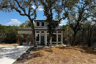 Image de The Bluebonnet House / Hike to the Lake!