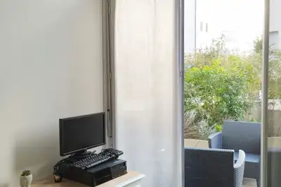 Image de Superbe appartement lumineux avec jardin de 18 M2