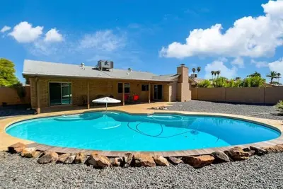 Excellent! Single-Story Home with pool in Tempe