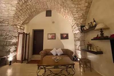 Image de A renovated historic rock house with two vaults