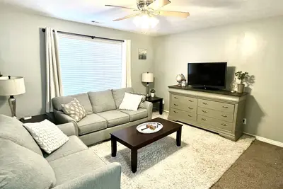 Image de Cozy condo minutes from ski resorts and downtown Salt Lake City