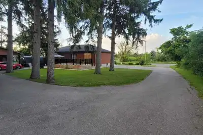 Image de Hidden Gem Getaway Near Countless Nature Trails and Shops
