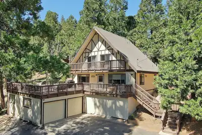 Image de Family Chalet w/Hot Tub nestled in Blue Lake Springs