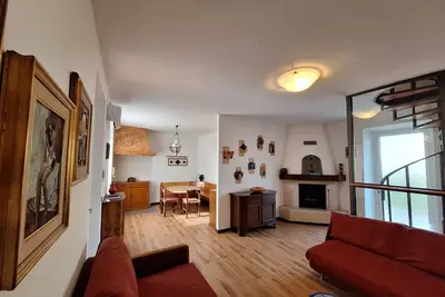 Image de Appartement-Traditionelle-Salle de bain privée séparée-Vue sur la cour