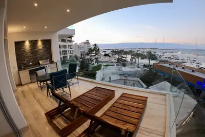 Image de Vista Coral 2br 2nd Floor Luxury Waterfront Condo
